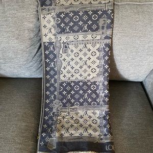 Cashmere & Silk Louis Vuitton Scarf
